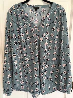 Ann Taylor Factory Dusty Blue Floral Long Sleeve V-Neck Work Blouse